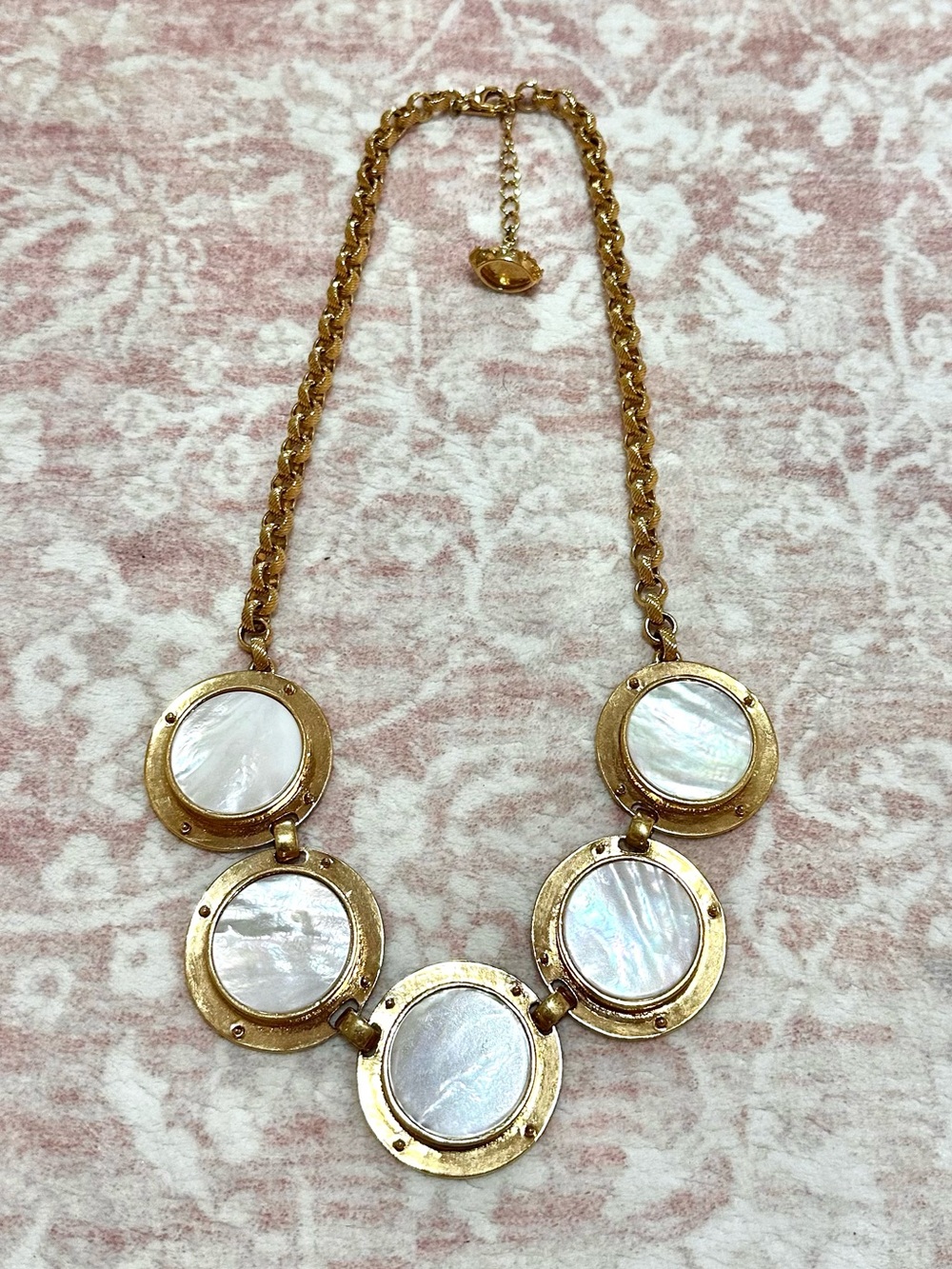 KATE SPADE ♠️ Mother Of Pearl “All Aboard” Necklace - Picture 1 of 9